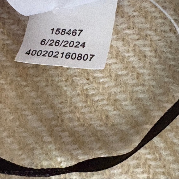 Colorblock Fringe Poncho Wrap NWT black cream gray - Picture 7 of 7